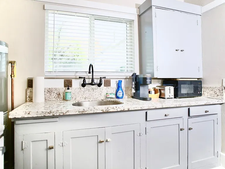 12 E University Blvd #18 — Photo 15