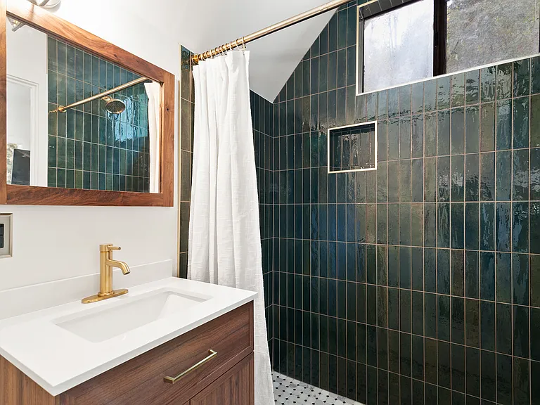 135 Layfield Dr — Photo 25