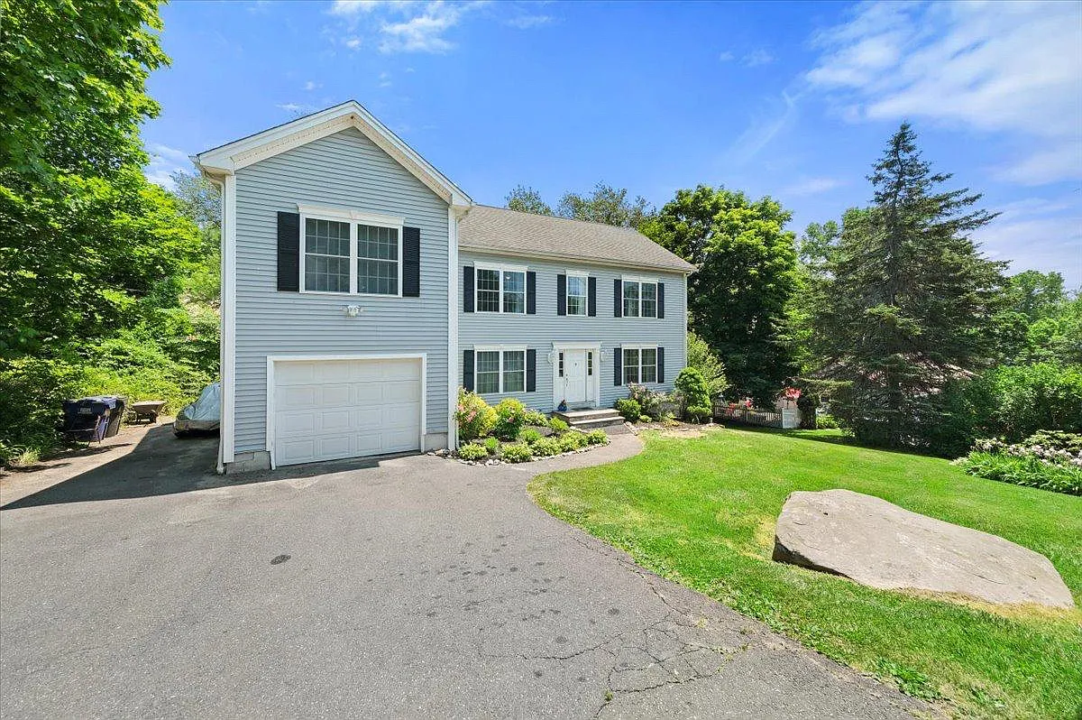 5 Main Dr — Photo 2