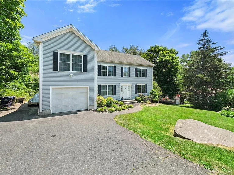 5 Main Dr — Photo 2