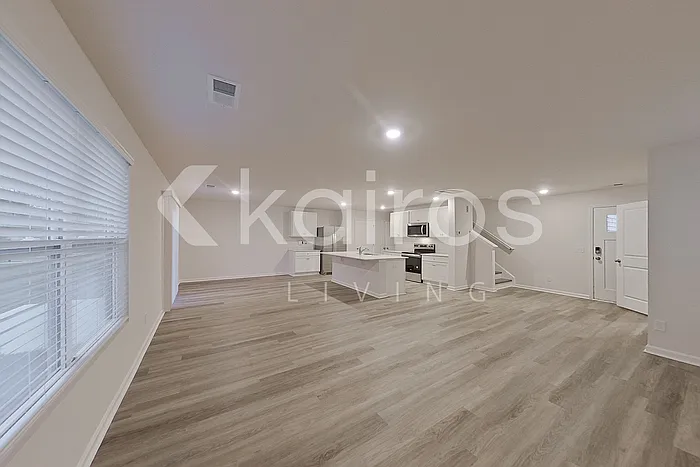 130 Inez Ave — Photo 3