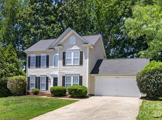 12624 Cardinal Woods Dr, Pineville, NC 28134