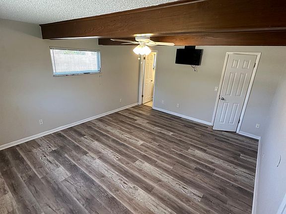 5th image of 2211 Sunny View Dr Room And