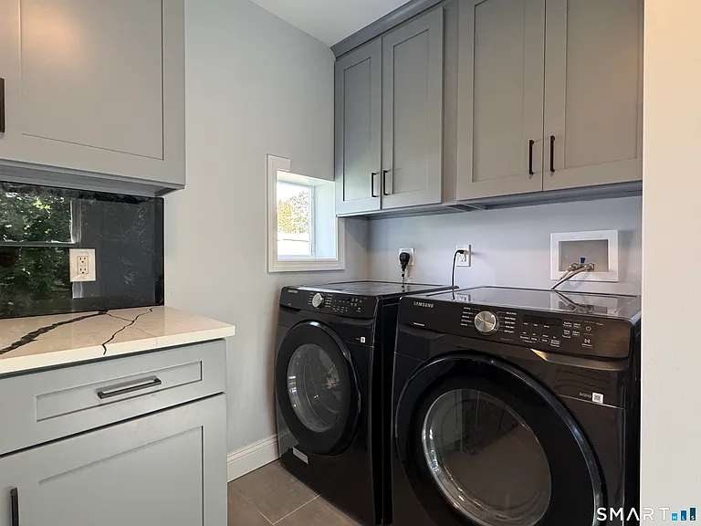 251 W Main St — Photo 9