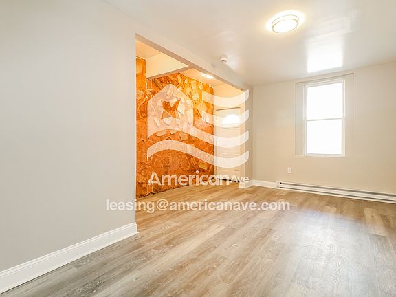1513093_004_living_room_13706686.jpg