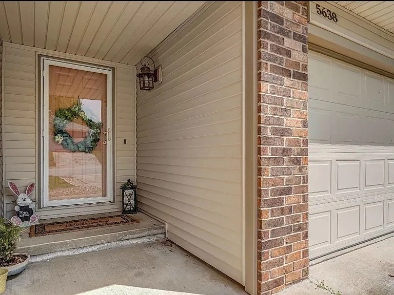 5638 S Ferguson Ave — Photo 2