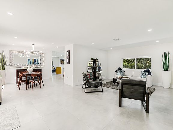 4th image of 17460 SW 85th Ave