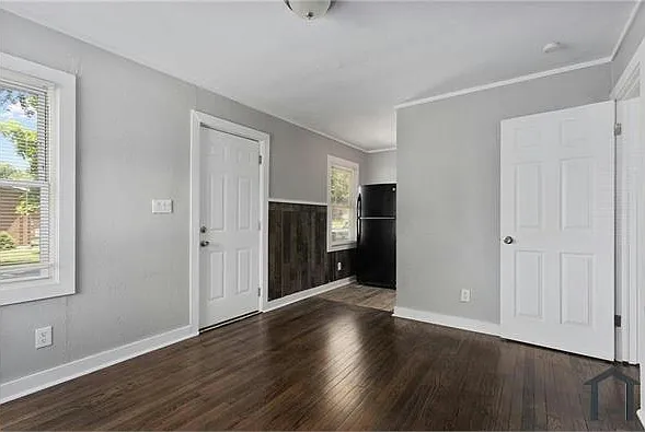 1841 S Harris Ave — Photo 8