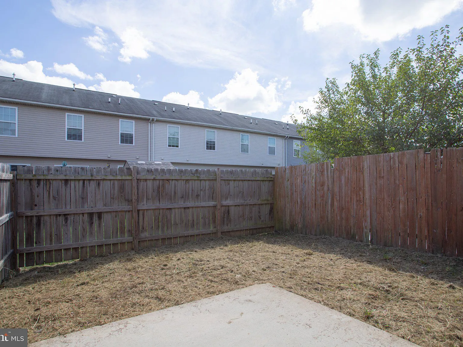 3 bed, 2.5 bath, 1280 sqft, $1,800 — Photo 2