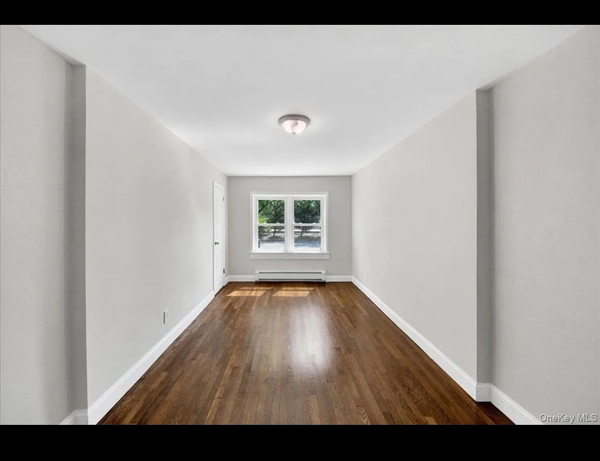 3 bed, 1000 sqft, $3,500 — Photo 3