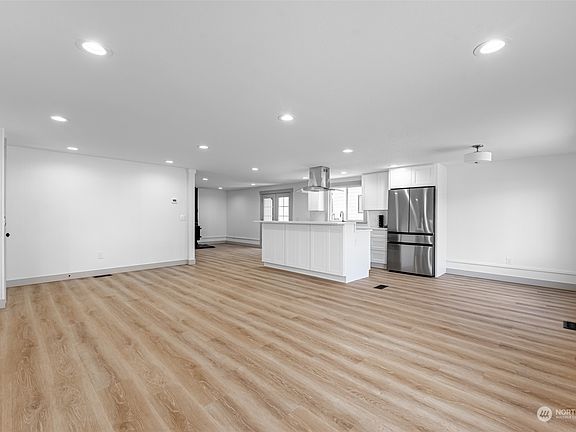 4th image of 1643 NE Poulsbo Avenue