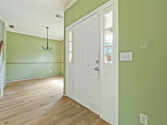 5th image of 454 Fieldgreen Dr