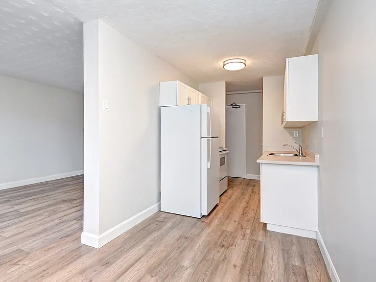 380 Forfar St E — Photo 14