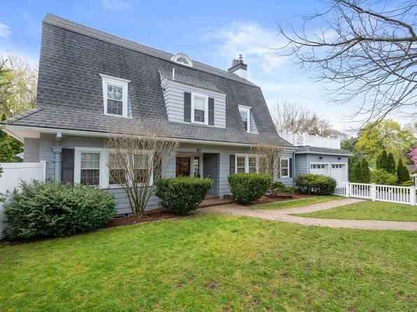 1684 Commonwealth Ave, Newton, MA 02465