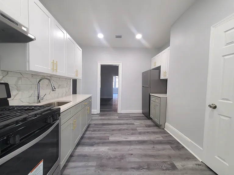 106 Ocean Ave #2L — Photo 2