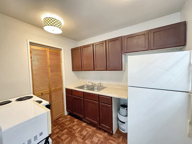 726 Denver Blvd #3 — Photo 6