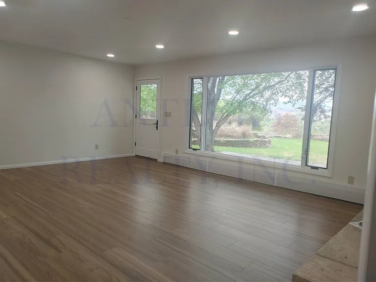 2537 Newton Ave — Photo 4