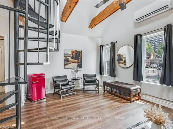 118 Queen St S, Hamilton, ON L8P 3S1