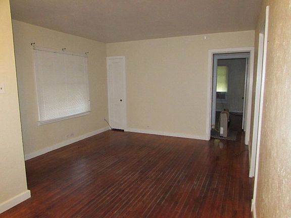 4th image of 207 Lakeview Ave
