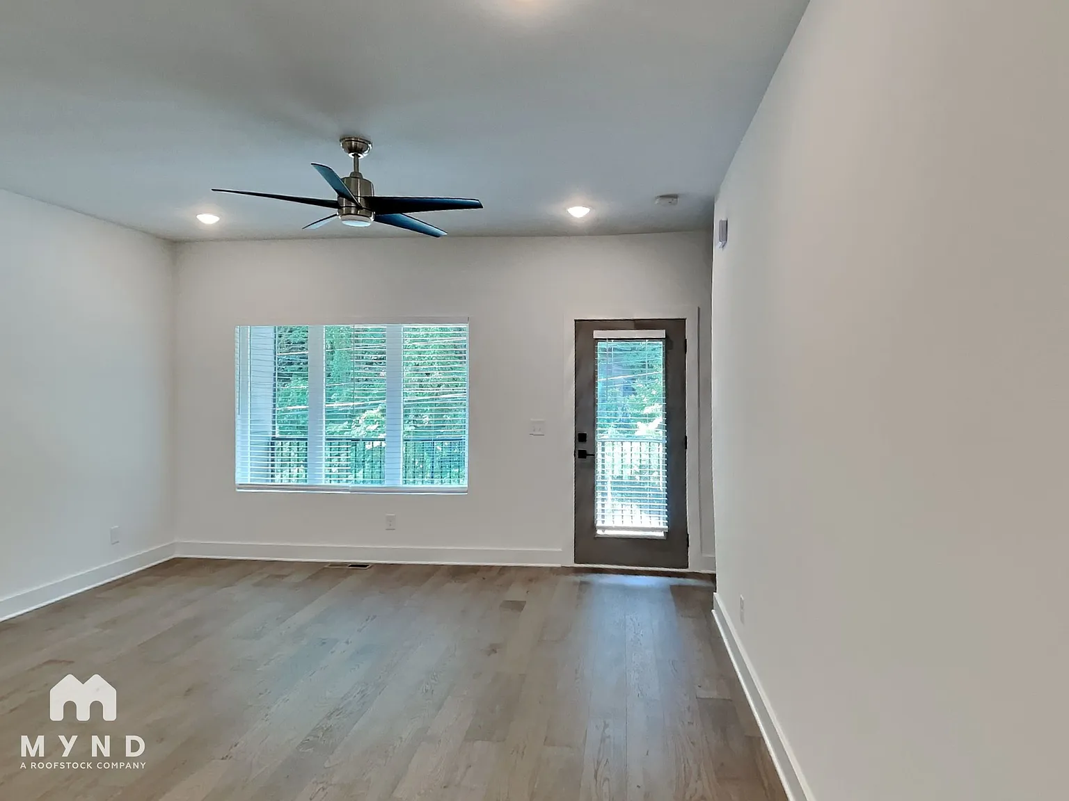 3 bed, 4.0 bath, 2100 sqft, $3,199 — Photo 2