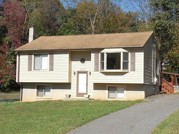 2nd image of 205 Oak Knob Dr