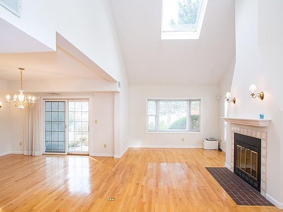 5th image of 34 Whaler Ln