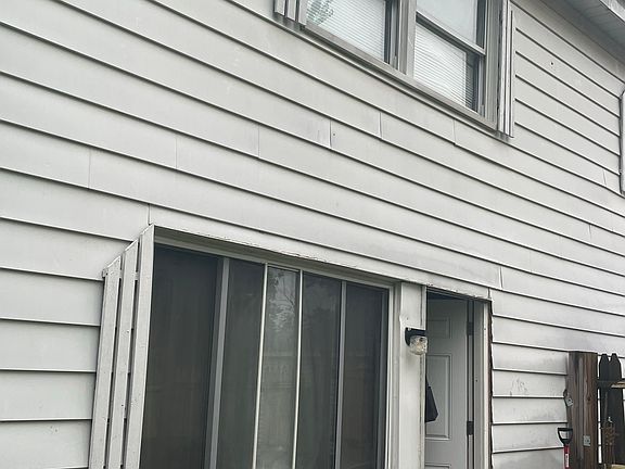 4th image of 33571 Berville Ct