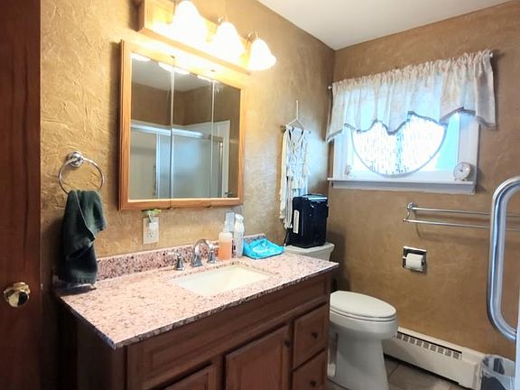 5th image of 1733 Colwood Rd