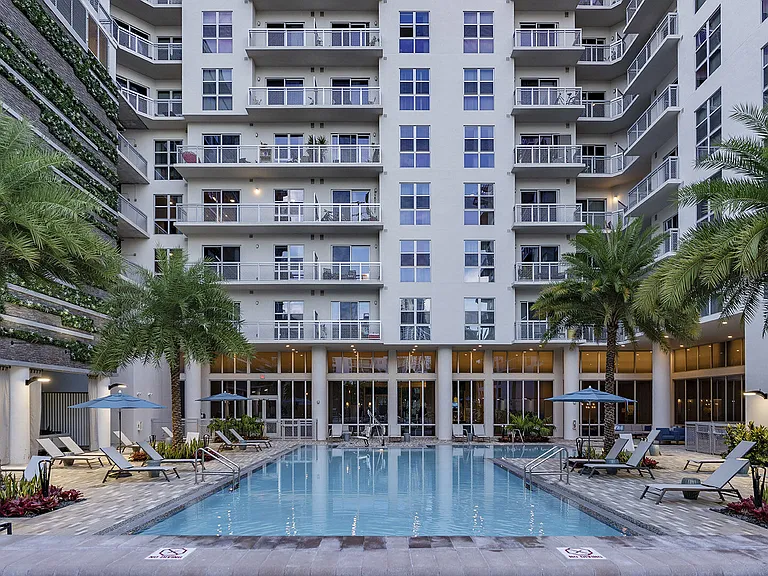 Blu27 at Edgewater — Photo 3