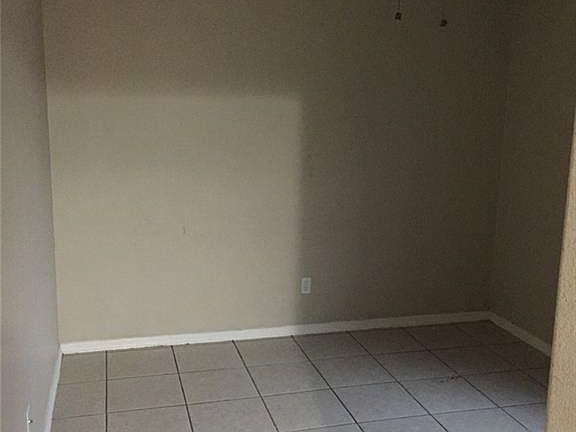 5th image of 410 Finch Ln