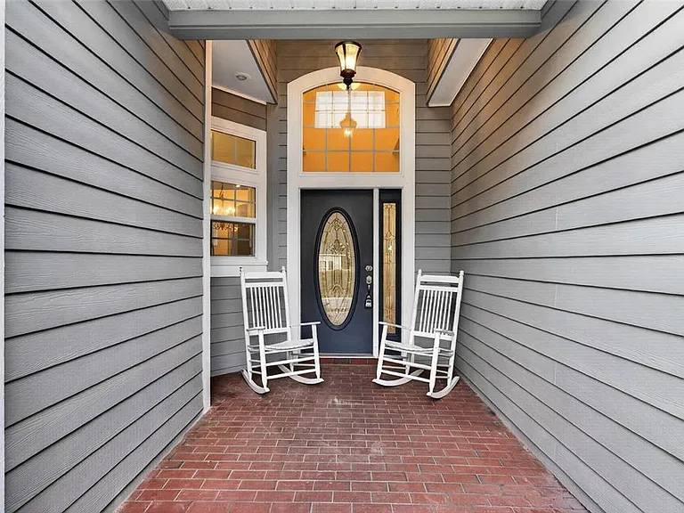 914 SW 83rd Ter — Photo 2