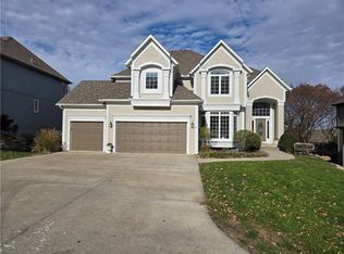 1430 NE Daltons Ridge Dr, Lees Summit, MO 64064