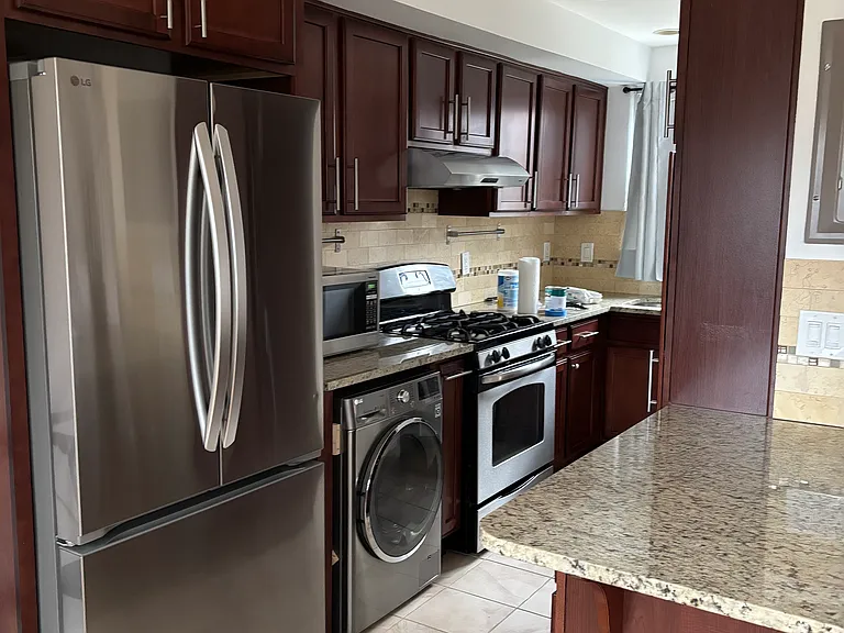 1917 N Quaker Ln — Photo 13