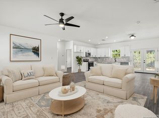 1130 Greenhill Dr, Canyon Lake, TX 78133