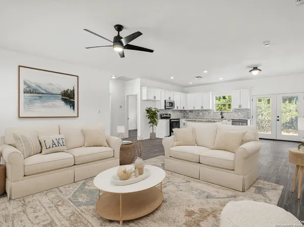 1130 Greenhill Dr, Canyon Lake, TX 78133