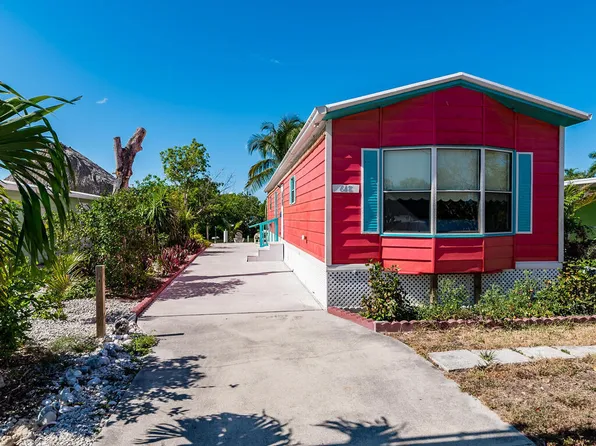 648 Palm Ave E, Goodland, FL 34140