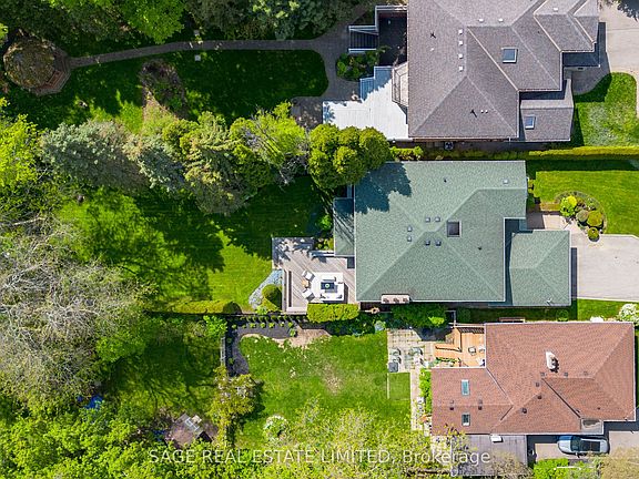 4th image of 172 Burnhamthorpe Rd