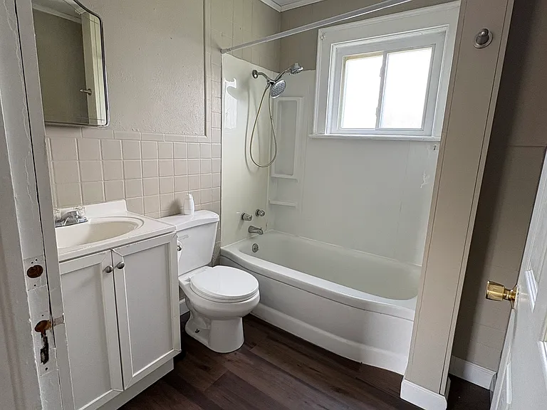 4 Hoffman Ave #2 — Photo 5
