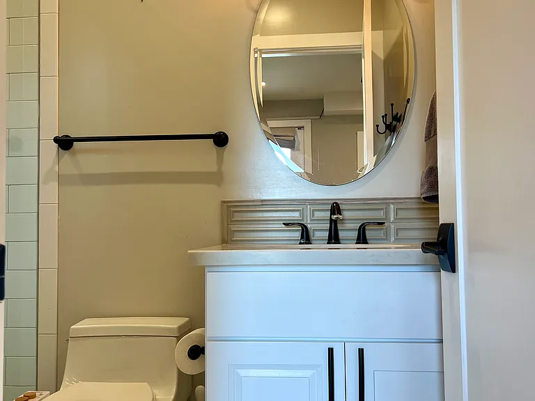 2111 Edinburg Ave — Photo 9