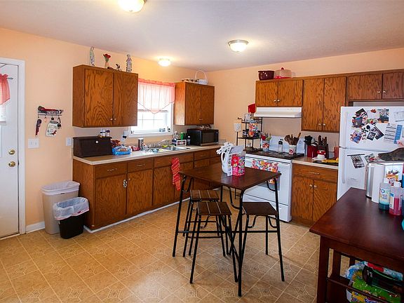 5th image of 302 Mercer St