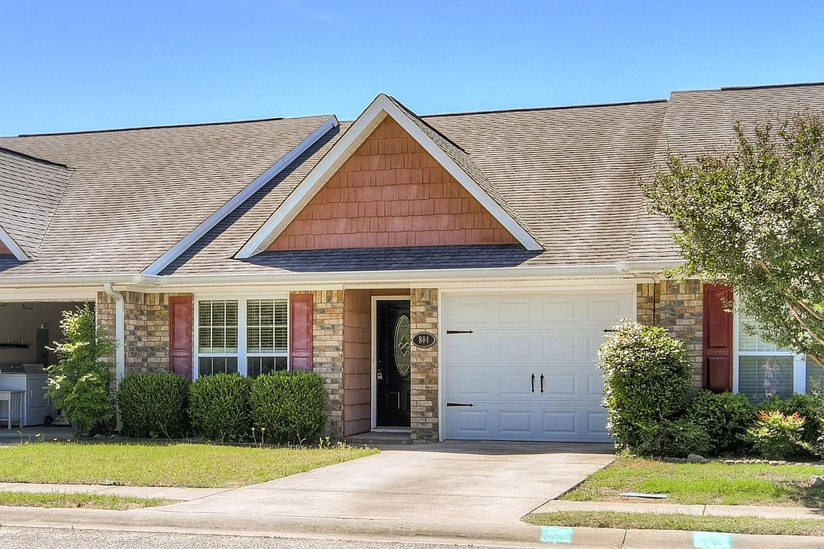 Building Photo - 804 Bryan Cir