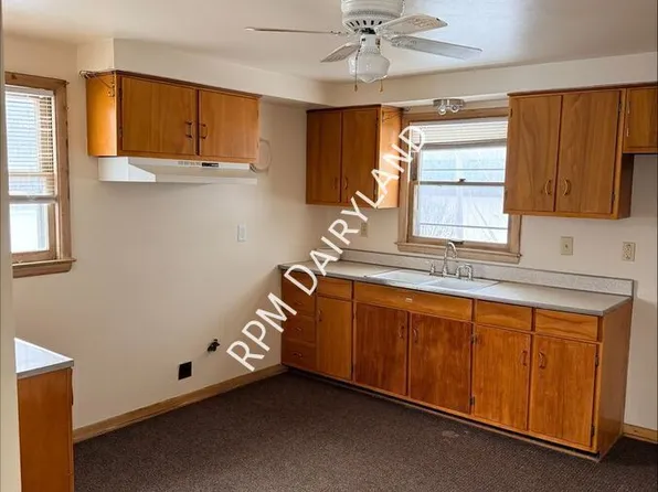 3973 N 98th St, Milwaukee, WI 53222