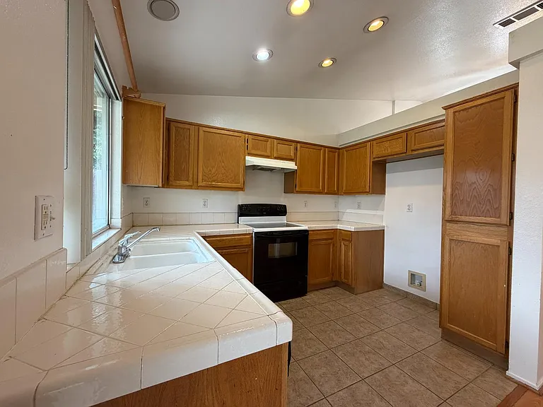 2350 E Fallbrook Ave — Photo 9