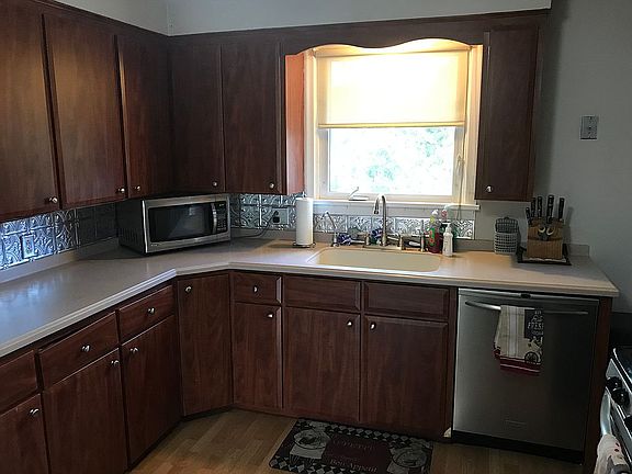 5th image of 240 Smucker St