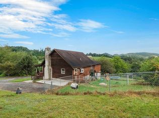 37 Sawyer Ridge Rd, Clyde, NC 28721