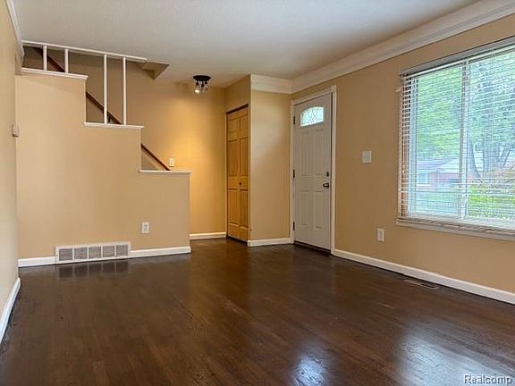 5th image of 9840 William St