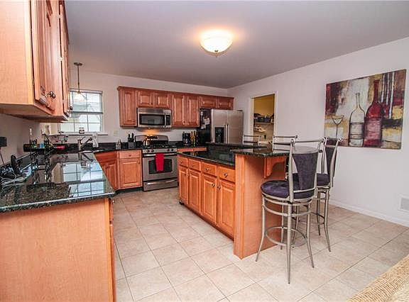 5th image of 885 Graystone Cir