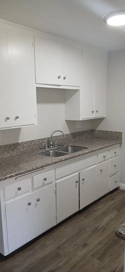 942 Springfield St — Photo 3