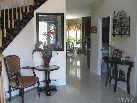 2nd image of 7 Park View Ln
