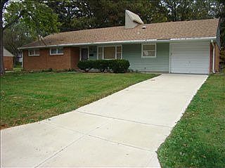 2nd image of 157 E Elmwood Dr